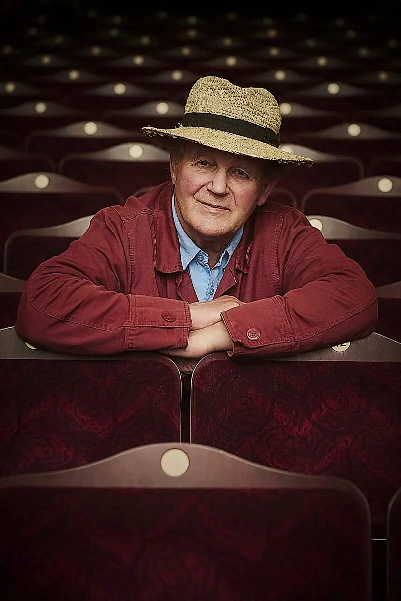Roy J Baron is a super portrait photographer based in London and working all over the UK. 